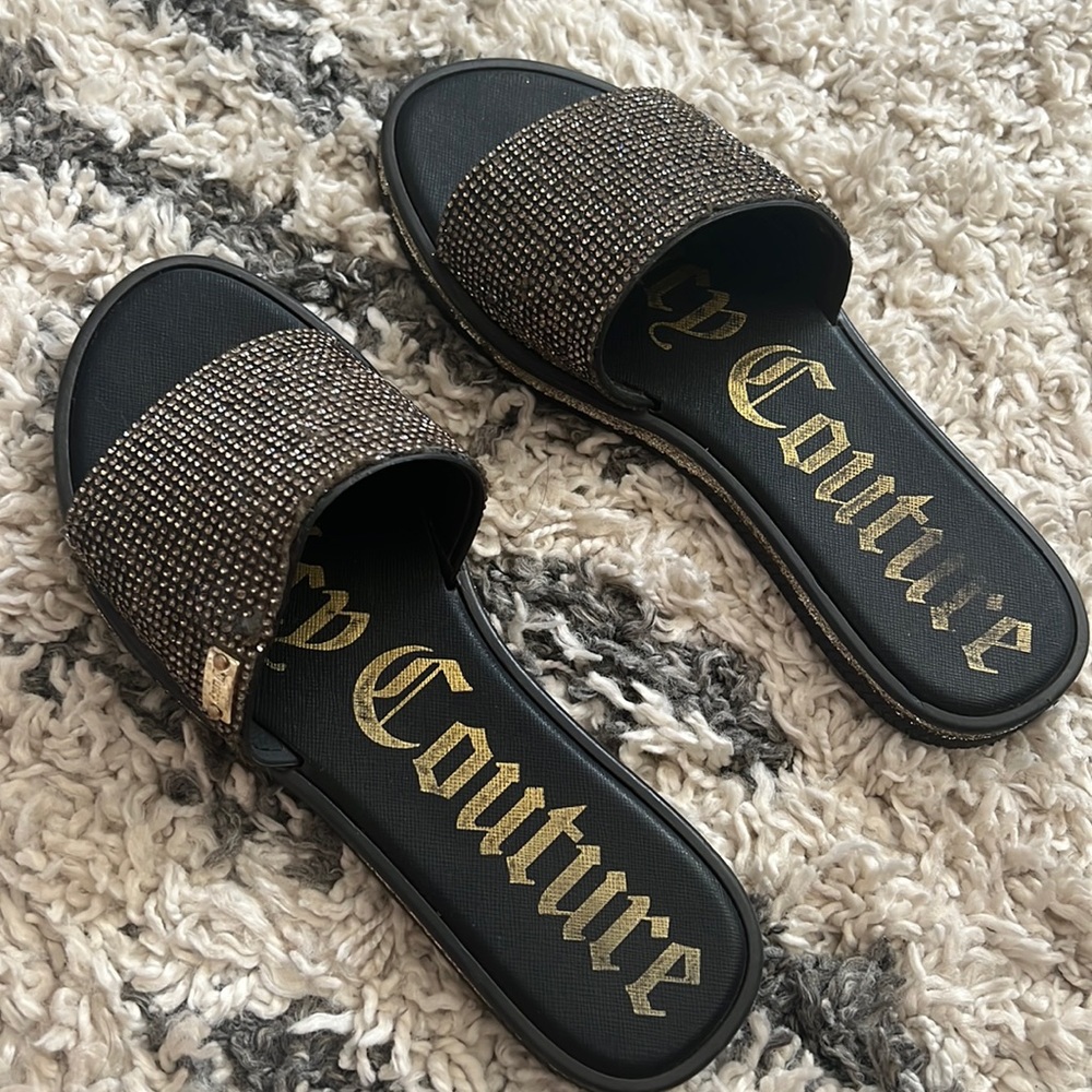 Juicy Couture Yummy Crystal Embellished Slip On Sandals Size 7